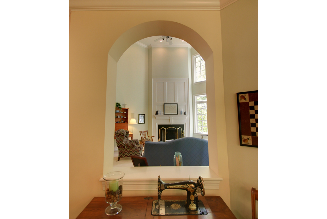 williamsburg colonial family room