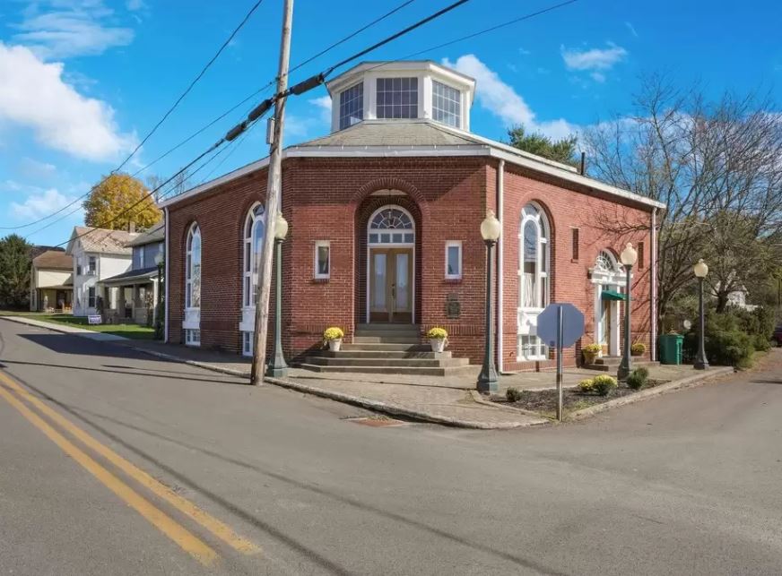 octagonal bank