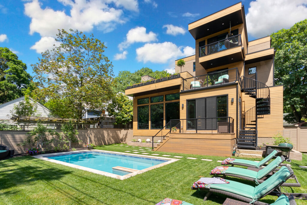 modern house backyard